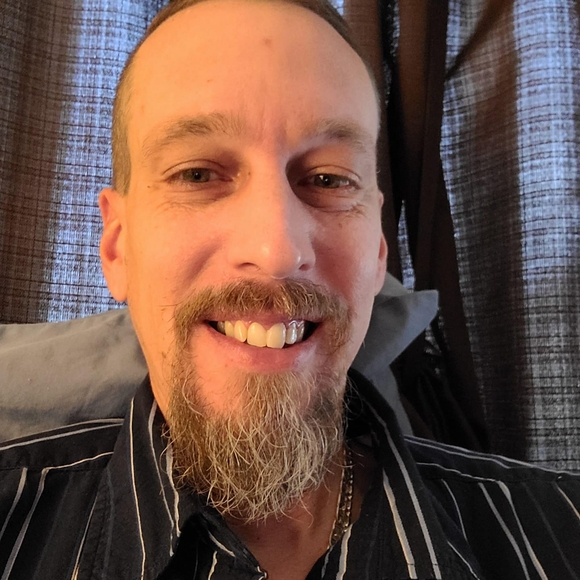 Profile Picture of David Getz (@davidgetz) on Poshmark