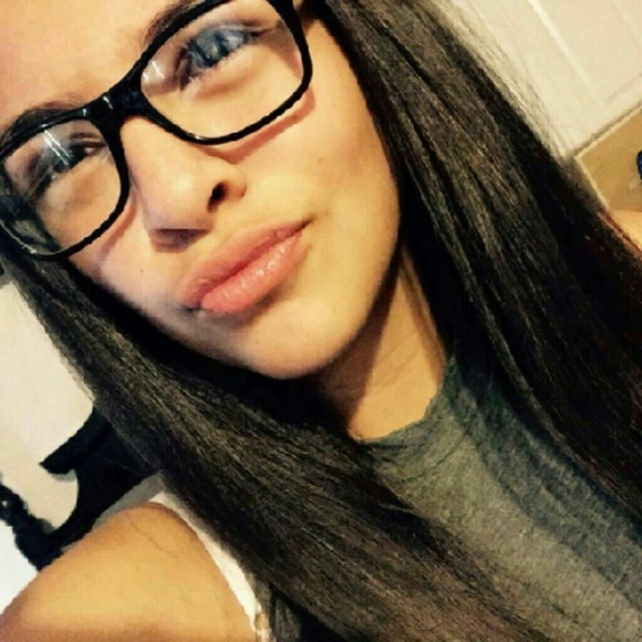 Profile Picture of Karina Avila (@karina14_avila) on Poshmark