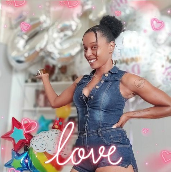 Profile Picture of Lena Robinson (@lena_robinson) on Poshmark