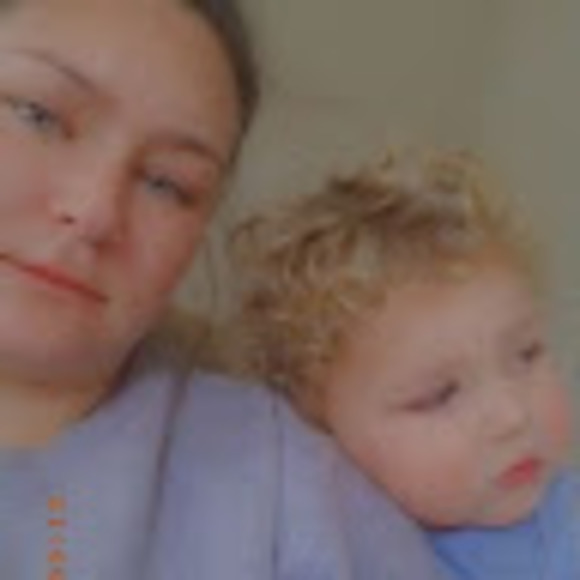 Profile Picture of Kirsten Hommen (@hommenkirsten) on Poshmark
