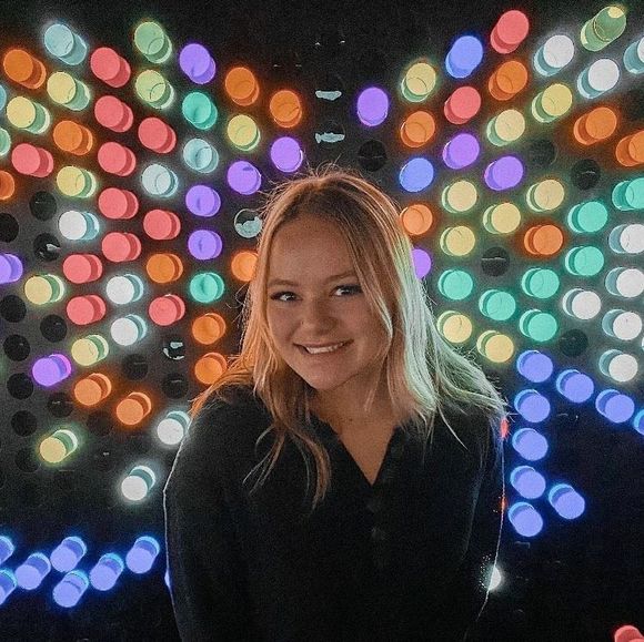 Profile Picture of Hannah Undseth (@undsethannah) on Poshmark