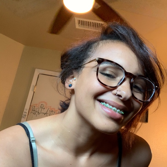 Profile Picture of Brianna Raab (@brianna_bananas) on Poshmark
