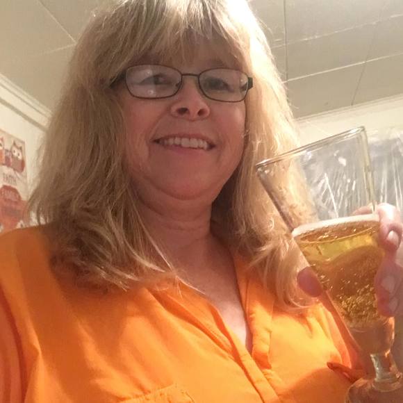 Profile Picture of Kathy Thoemmes (@goofykat68) on Poshmark