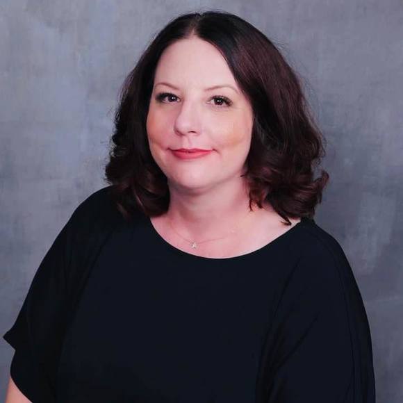 Profile Picture of Lisa Davies (@lisalasvegas5) on Poshmark