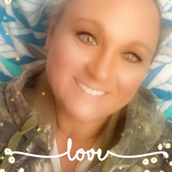 Profile Picture of Tracy Schwittay (@schwitt6617) on Poshmark