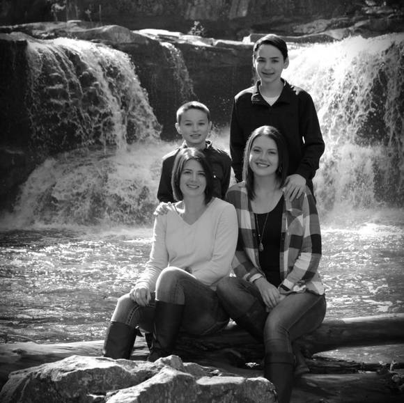 Profile Picture of Aimee Yates (@aimeeyates) on Poshmark