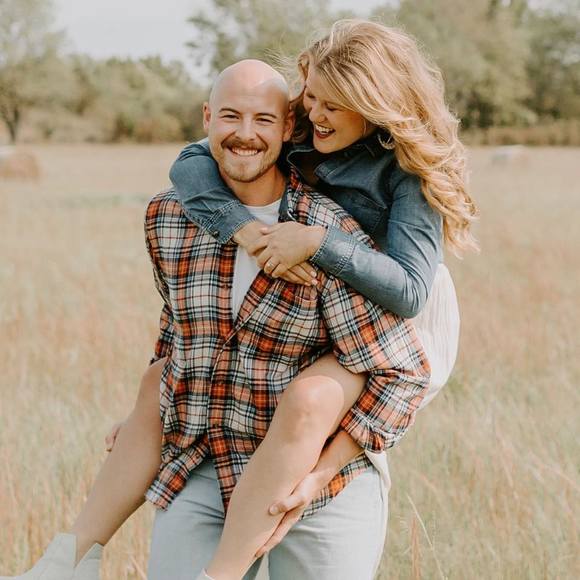 Profile Picture of Devin Currier (@devincurrier) on Poshmark