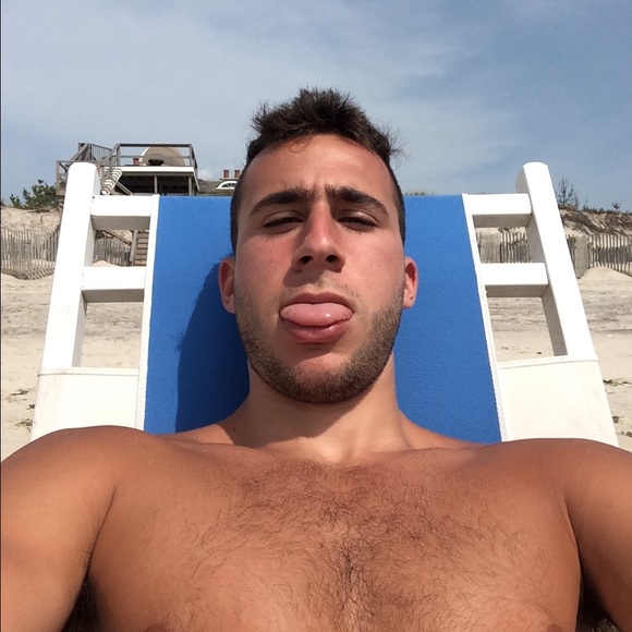 Profile Picture of Josh Zipkowitz (@jzip22) on Poshmark