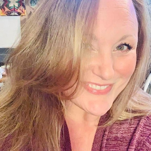 Profile Picture of Tina Rosencrants (@tinaville) on Poshmark