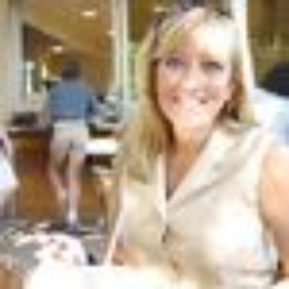 Profile Picture of Suzanne Reese (@suzr) on Poshmark