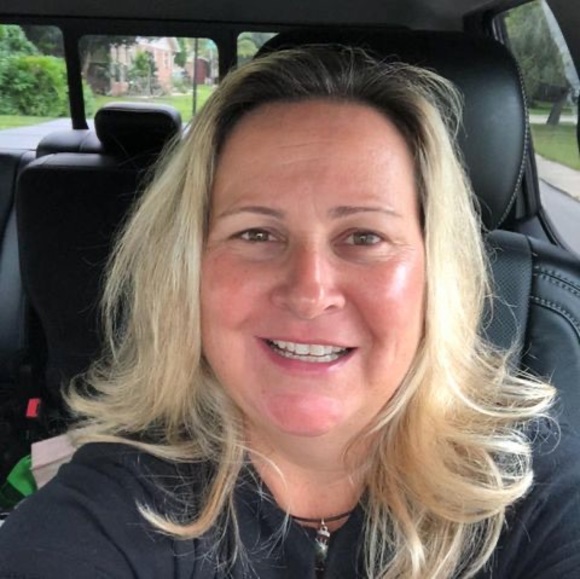 Profile Picture of Jeanine Baggott (@jeaevan) on Poshmark