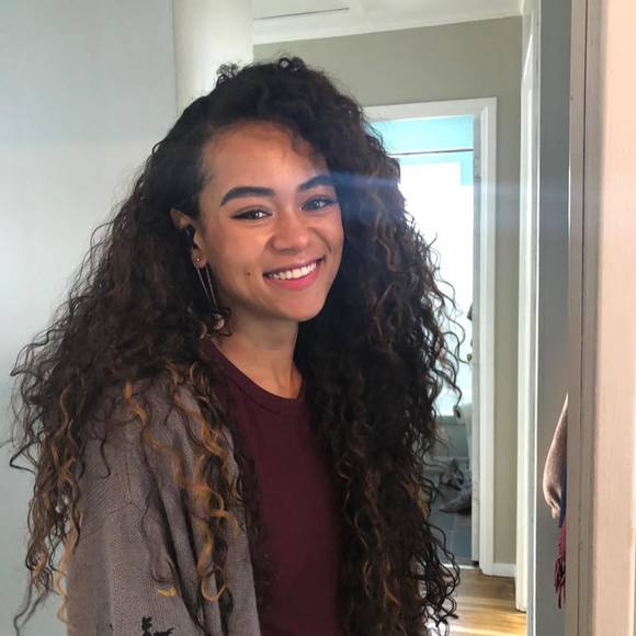 Profile Picture of Michelle Mattison (@michellemattiso) on Poshmark