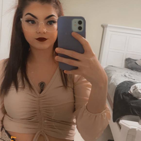 Profile Picture of Kassandra Kassandra (@kassyymendoza98) on Poshmark