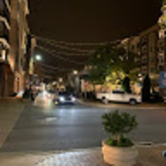 Profile Picture of Andrii Chereshnia (@achereshnia) on Poshmark