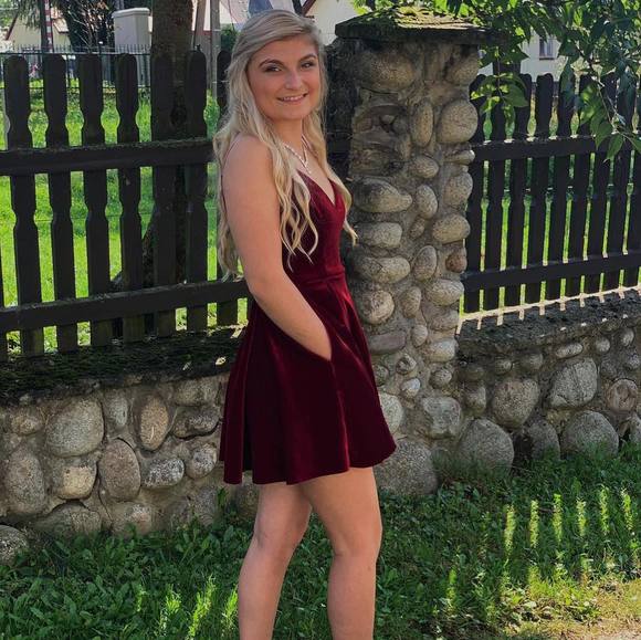 Profile Picture of Ashley Bielanski (@askaaab) on Poshmark