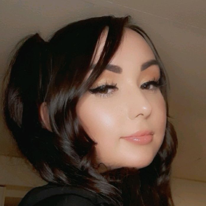 Profile Picture of Elizabeth (@xledoux) on Tiktok
