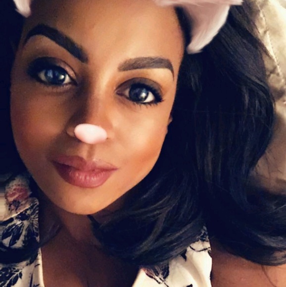 Profile Picture of Candice Hicks (@regaliabeauty) on Poshmark