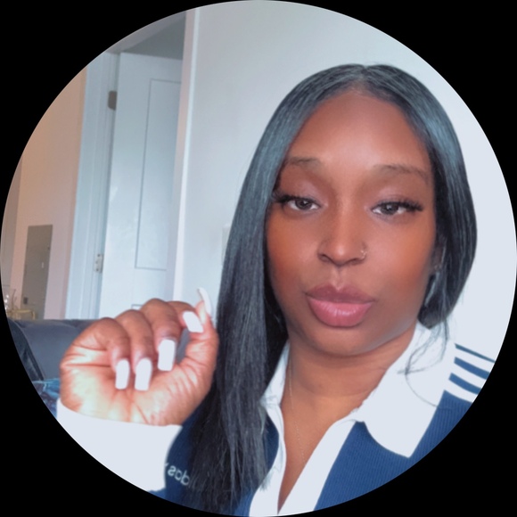 Profile Picture of Natasha Settles (@nsettles89) on Poshmark