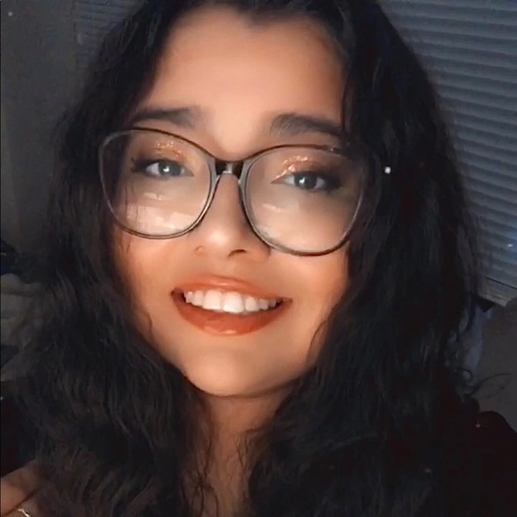 Profile Picture of Julia Reyes (@reyesjj) on Poshmark