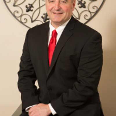Profile Picture of Dr. Eric Rieger (@DrRiegersSmiles) on Twitter
