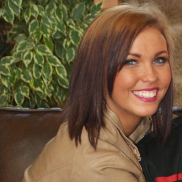 Profile Picture of Kaleigh Fainter (@kfainter) on Poshmark