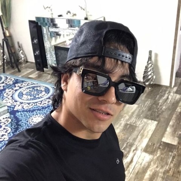 Ian Gallego - Poshmark Profile Picture of Ian Gallego (@ian_gallego) on Poshmark