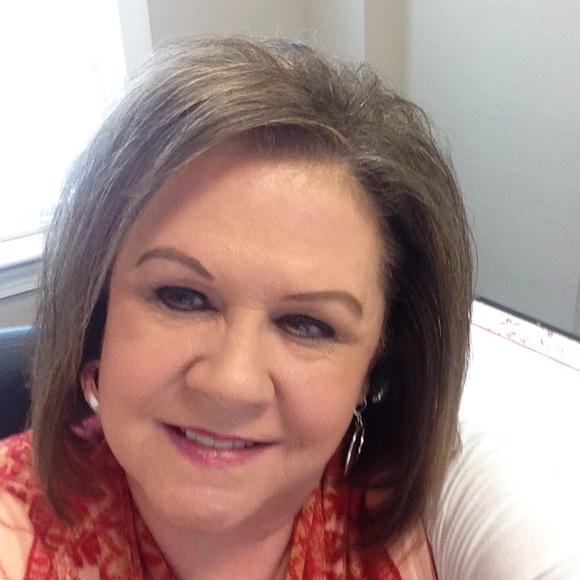 Profile Picture of Cindy Alexander (@jovigirl64) on Poshmark