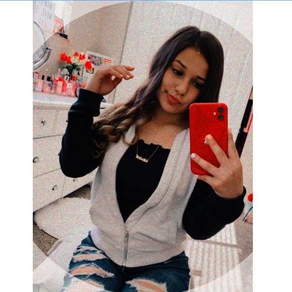 Profile Picture of Isabella Archuleta (@isabellaarch545) on Poshmark