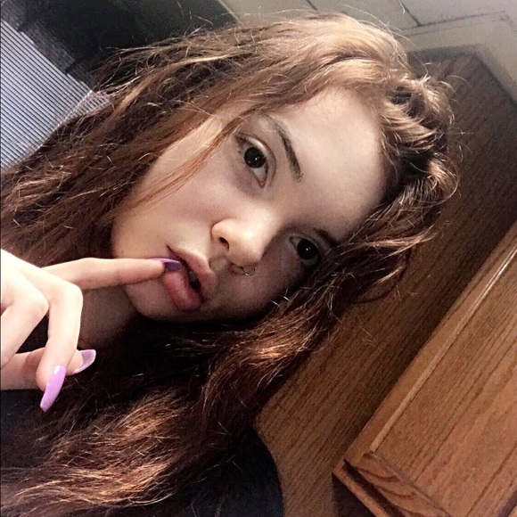 Profile Picture of Janelle Coder (@janellecoder) on Poshmark