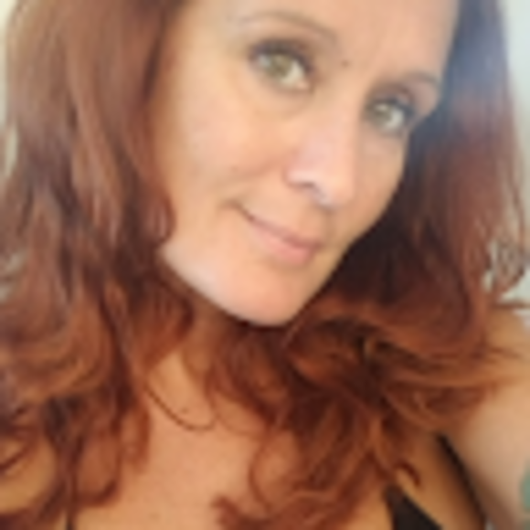 Profile Picture of April Allen (@aprilallen279) on Poshmark