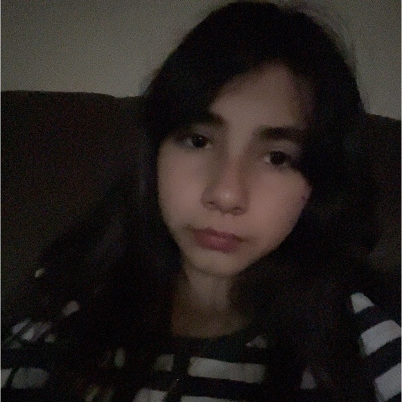 Profile Picture of Joelene Carrera (@joelenecarrera) on Poshmark