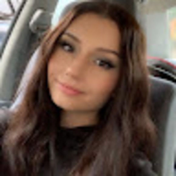 Profile Picture of Savannah Kulcsar (@savvv_xoxo) on Poshmark