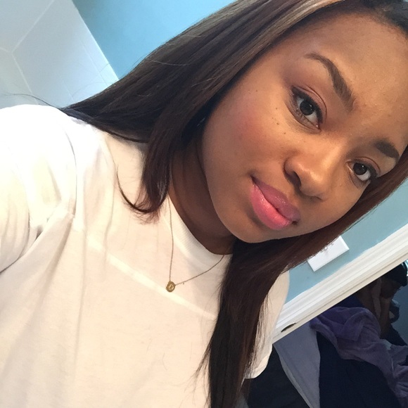 Profile Picture of Danielle Spradley (@danimarie327) on Poshmark