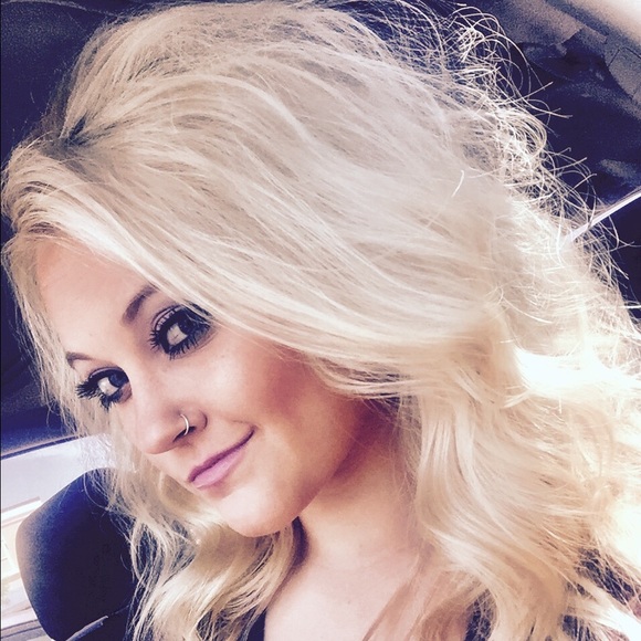 Profile Picture of Hannah Schneider (@hschneid) on Poshmark