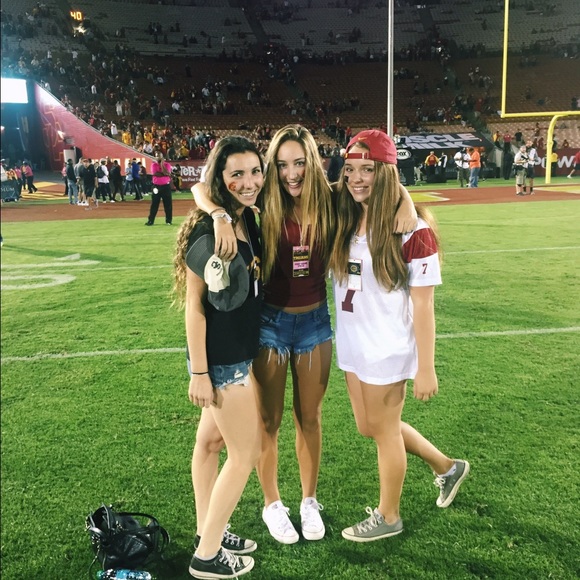 Profile Picture of Kayla Kolker (@kayyyyk) on Poshmark