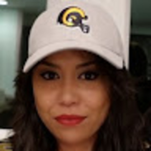 Profile Picture of Noelani Aipa (@noelaniaipa) on Poshmark