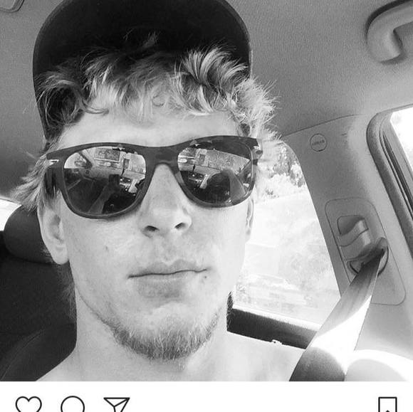 Profile Picture of Randy Gross (@randy619) on Poshmark