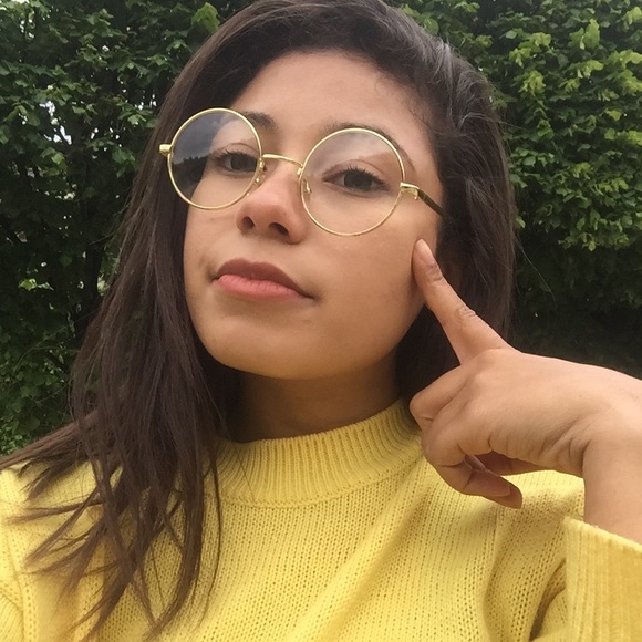 Profile Picture of Sydney Zorbas (@sydneyzorbas) on Poshmark