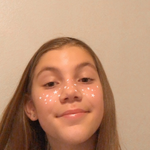 Profile Picture of Lily Bogaards (@lily_bogaards) on Poshmark