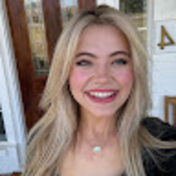 Profile Picture of Olivia Panza (@lpanza2005) on Poshmark