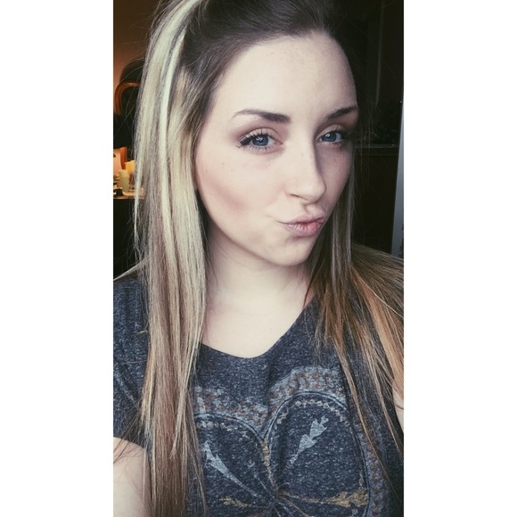 Profile Picture of Lisa Kolb (@lisa_kari) on Poshmark