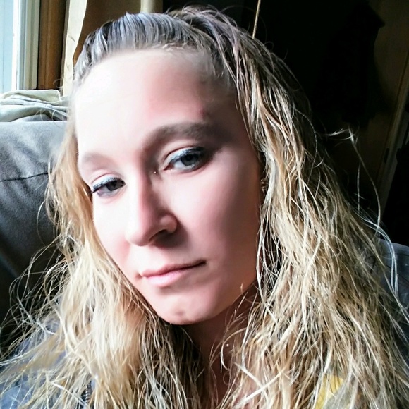 Shannon Whitsell - Poshmark Profile Picture of Shannon Whitsell (@swhitsell1980) on Poshmark