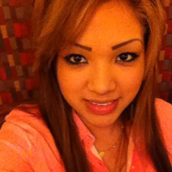 Profile Picture of Alba Maya (@mexinam) on Poshmark