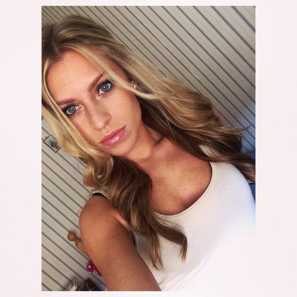 Andrea Moskie - Poshmark Profile Picture of Andrea Moskie (@andreamoskie) on Poshmark