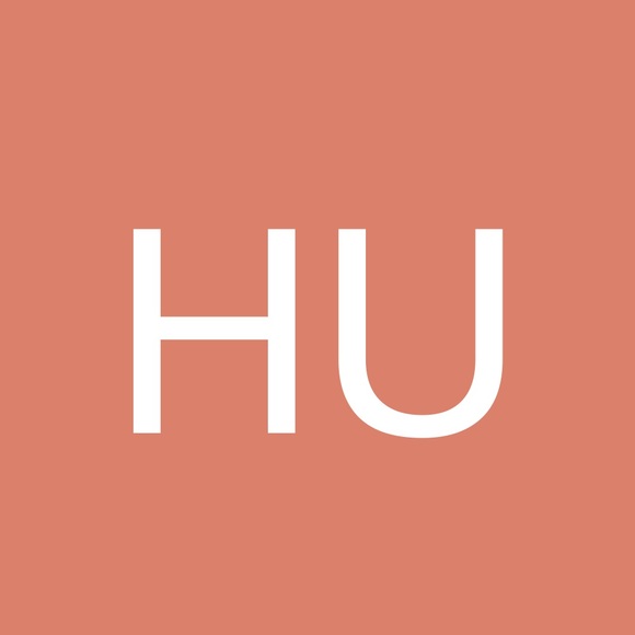 Profile Picture of Henrieta Urdzik (@henrietaurdzik) on Poshmark