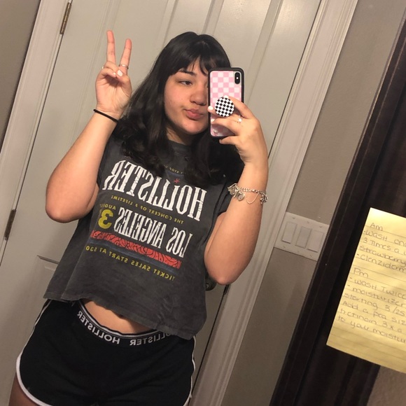 Profile Picture of Amelie Ledger (@amelieledger03) on Poshmark