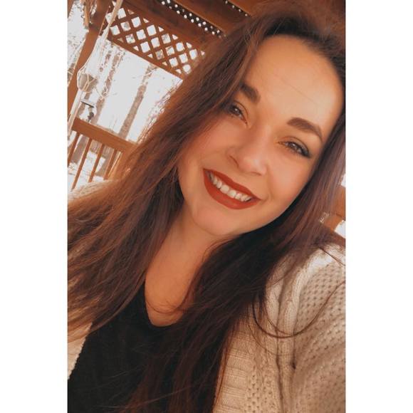 Profile Picture of Carly Whitley (@carlylayne11) on Poshmark