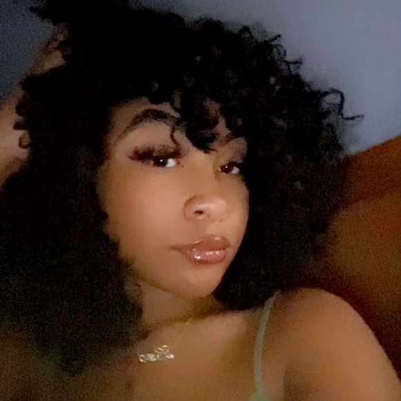 Profile Picture of Aleisha Beharry (@aleisha_beharry) on Poshmark