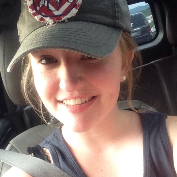 Profile Picture of Cathleen Capps (@cathleencapps) on Poshmark