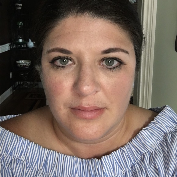 Profile Picture of Julie Sexton (@julieys) on Poshmark